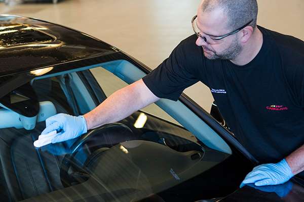 Carglass® Protect appliqué par un technicien